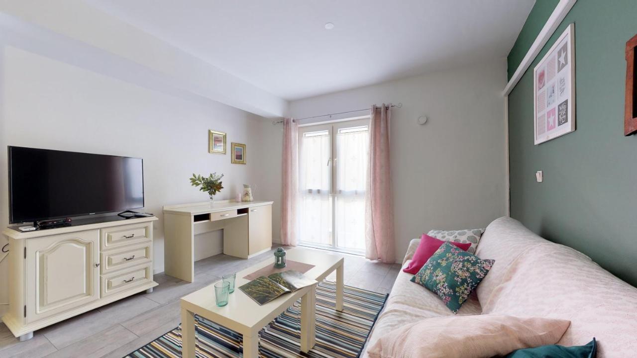 Mirta Deluxe Superior 5 Star Apartment, Your Piece Of Heaven By The Sea & Park, With Sea & Park View Novigrad  Екстер'єр фото