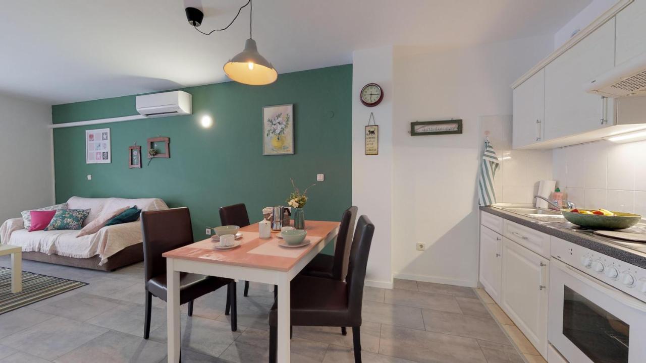 Mirta Deluxe Superior 5 Star Apartment, Your Piece Of Heaven By The Sea & Park, With Sea & Park View Novigrad  Екстер'єр фото