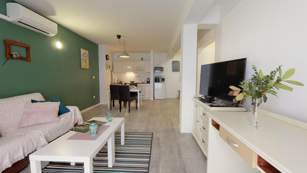 Mirta Deluxe Superior 5 Star Apartment, Your Piece Of Heaven By The Sea & Park, With Sea & Park View Novigrad  Екстер'єр фото