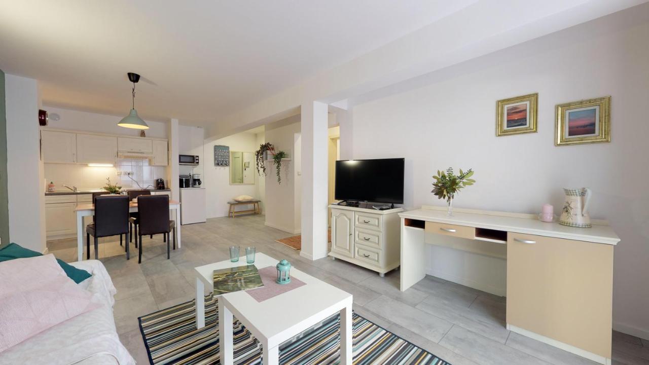 Mirta Deluxe Superior 5 Star Apartment, Your Piece Of Heaven By The Sea & Park, With Sea & Park View Novigrad  Екстер'єр фото